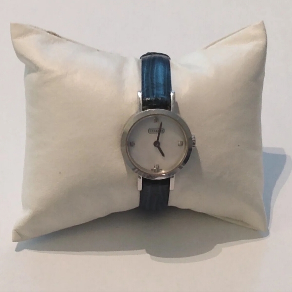 Lovely Ladies Coach Watch 0277 in pre owned and in RUNNING condition. - Picture 2 of 4